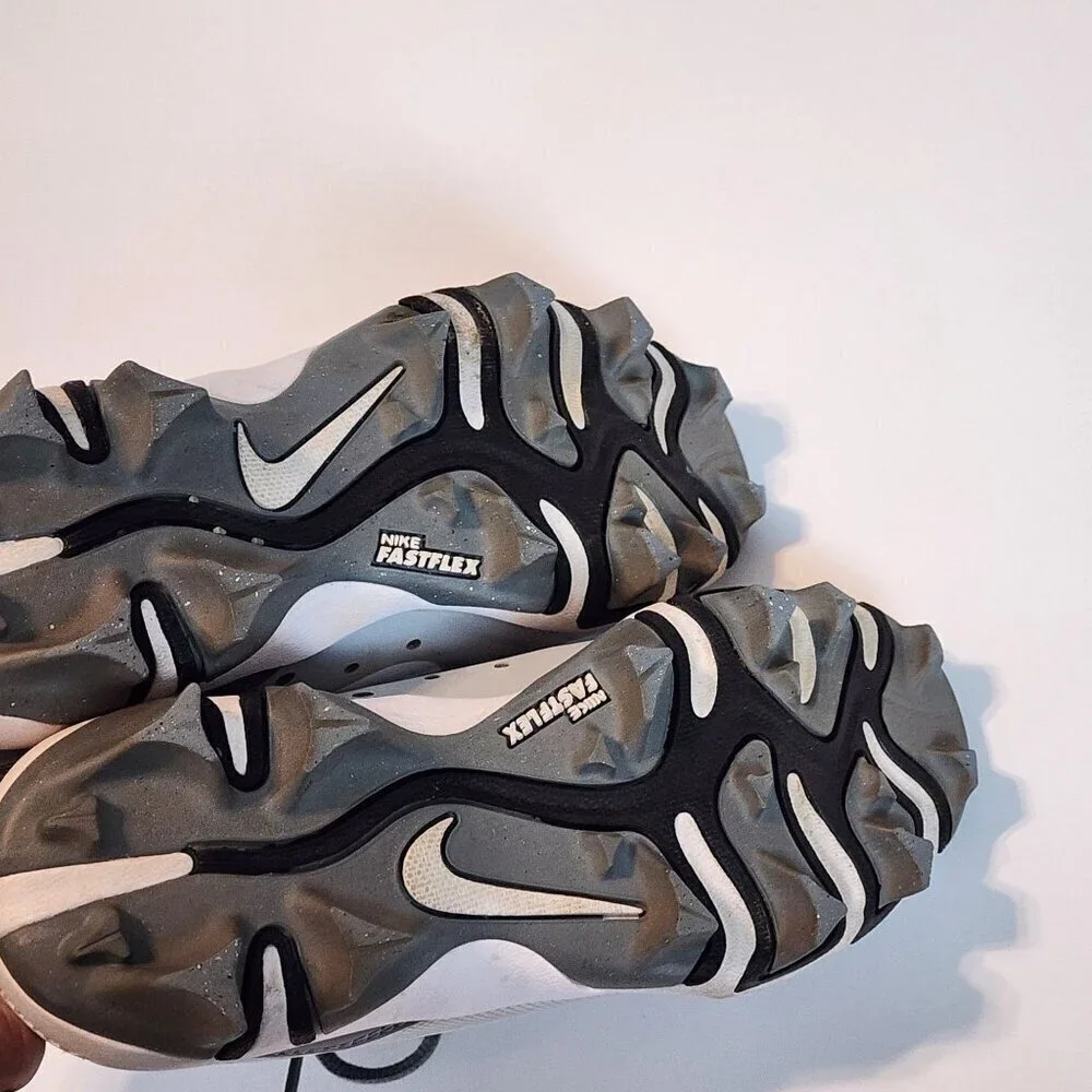 Nike Diamond fastflex softball cleats sz 1 Kids grey